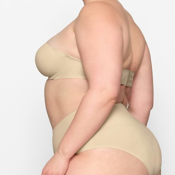 🧈 NWT SKIMS Unlined Strapless Bra with Straps Smoothing Intimates Sand 36DD - Picture 2 of 7